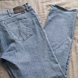 Wrangler Men's Light Blue Straight Jeans